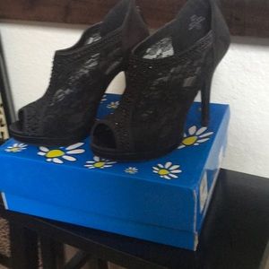 Black lace open toe boot.